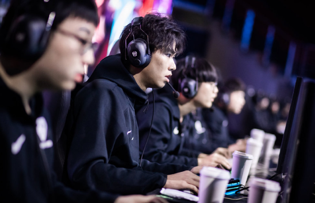 LPL“大冤种”俱乐部诞生！连续2年投资超4000万，世界赛都一次进